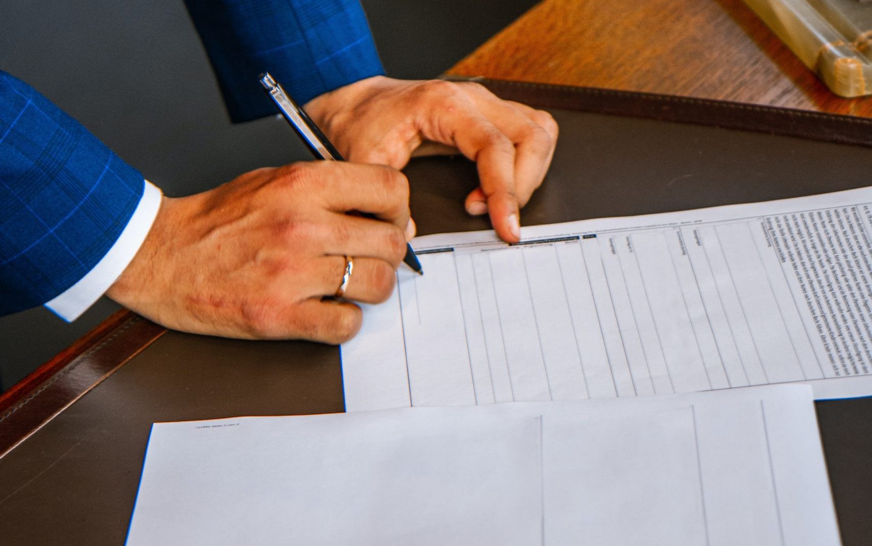 Key Benefits of Written Contracts in Business
