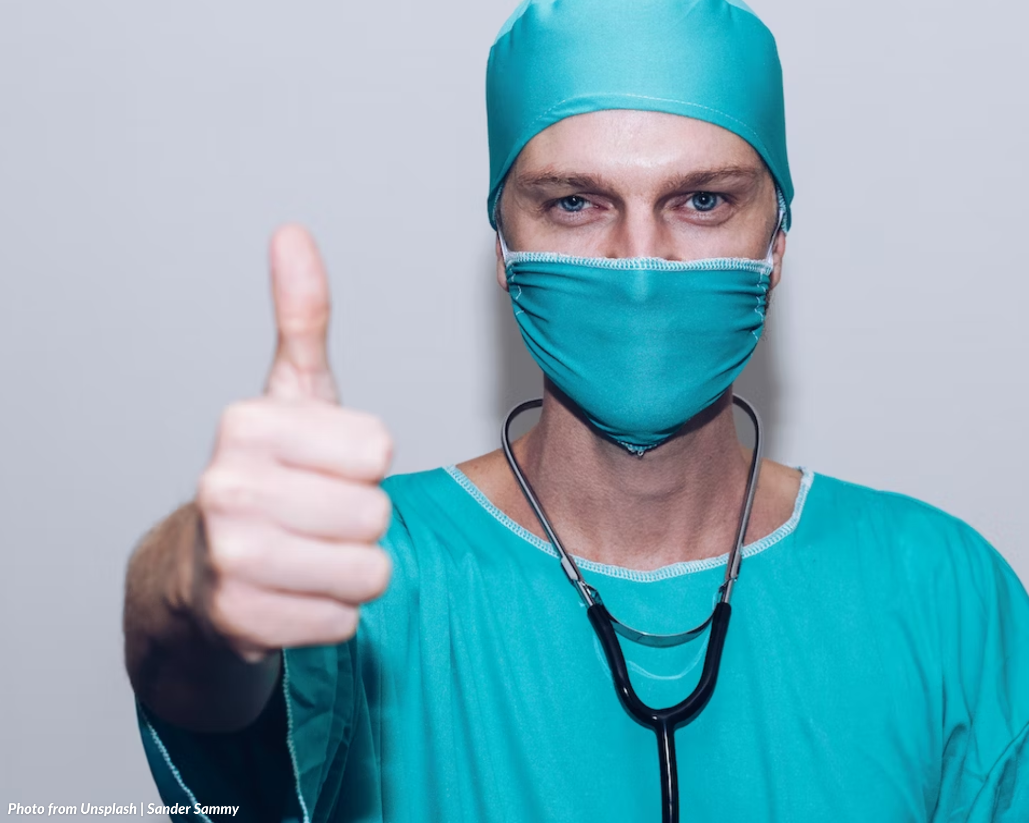Are doctors considered as employees of hospitals?
