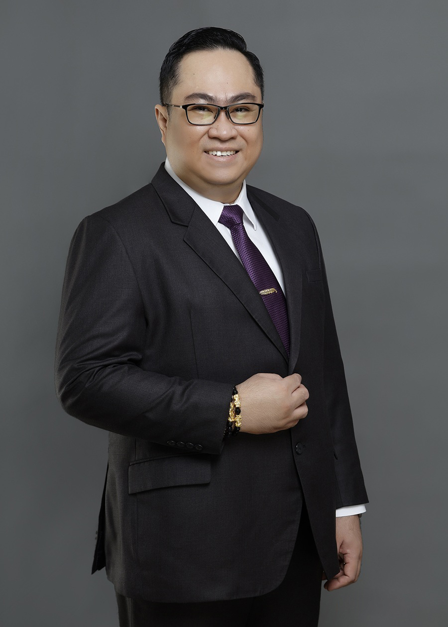 Professional portrait of Atty. Alvin Liao Alburo, Managing Partner, shown from the waist up and facing slightly to the right in a business suit.