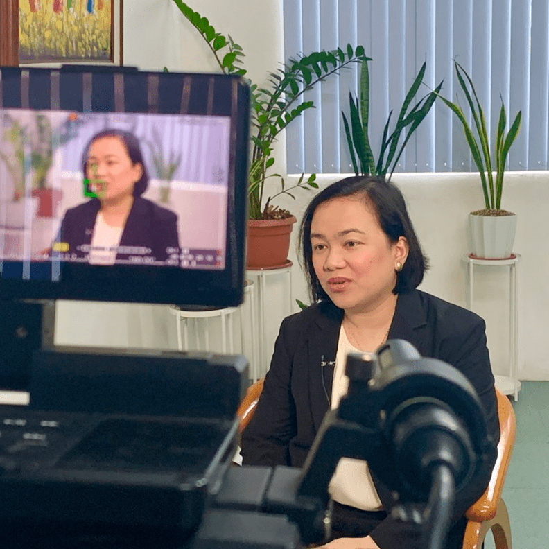 Atty. Rizzle May R. Ostia-Alburo of Alburo Law Offices as a legal resource person on Kapuso Mo, Jessica Soho.