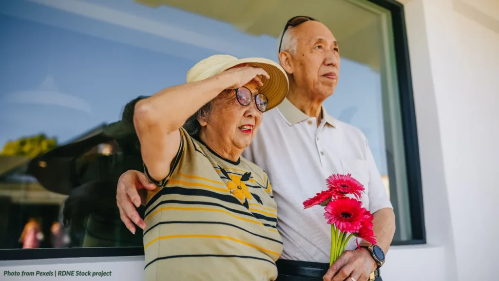 Can senior citizens combine the statutory 20% discount with another promotional discount?